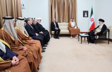 امیر قطر با دمپایی به بیت رهبری رفت +عکس
