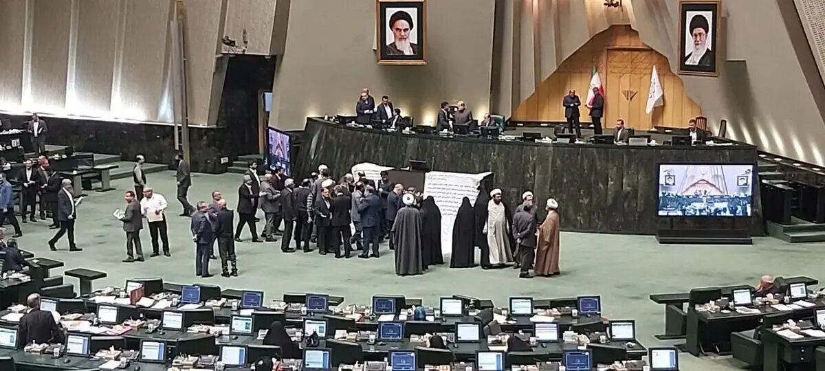 رادیکالها در مجلس بعد از زلزله در دولت جان تازهای گرفتند! +ویدیو امضای طومار قانون حجاب