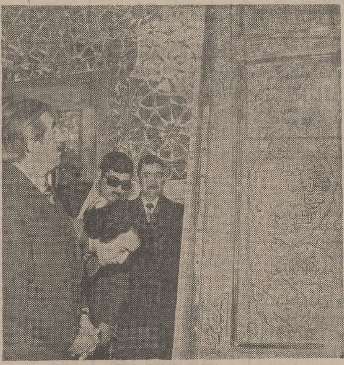 هدیه طلایی فرح دیبا به آستان قدس خبرساز شد! +عکس