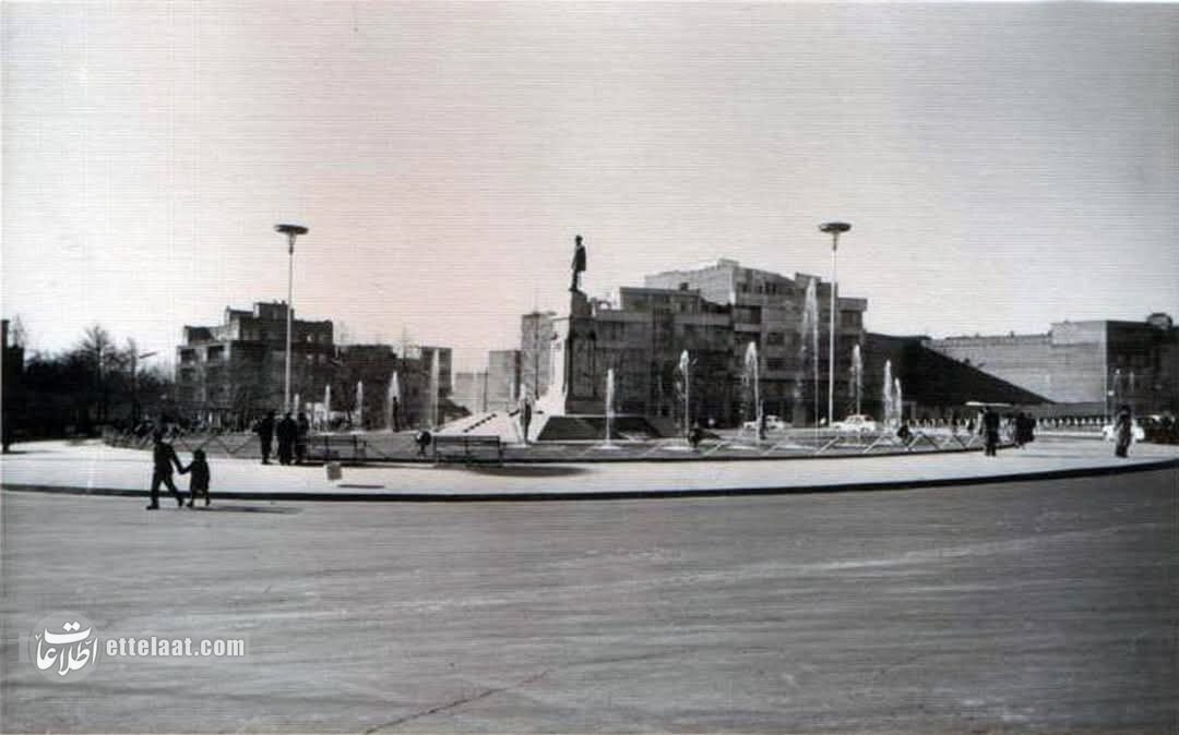 به مناسبت مرگ سینمای ۶۰ ساله تهران؛ عکسهایی از سینما اونیورسال +عکس 2 به بهانه مرگ سینمای ۶۰ ساله تهران؛ عکسهایی از سینما اونیورسال +آگهی اکران اولین فیلم