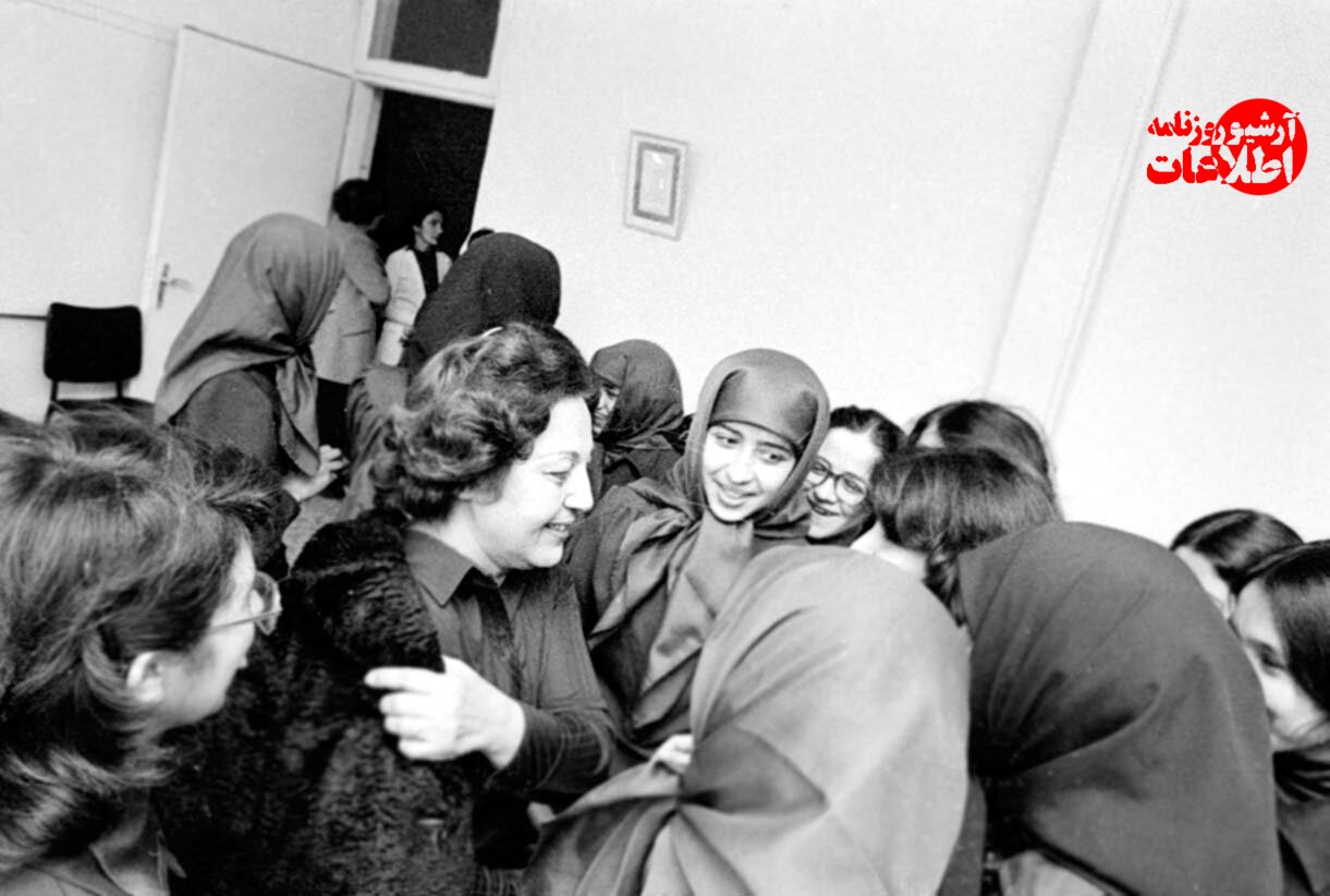 درگیری شدید دختران دانش آموز باعث تعطیلی دبیرستان شد! +عکس