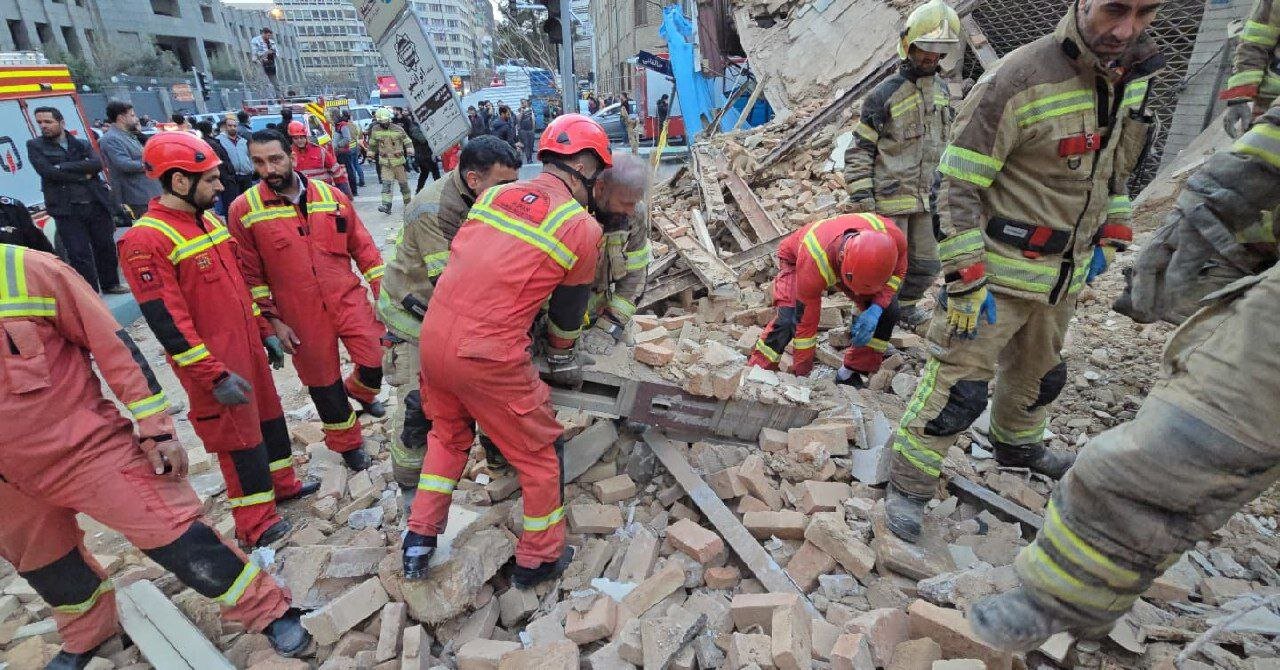 ساختمان تخریب شده در خیابان طالقانی