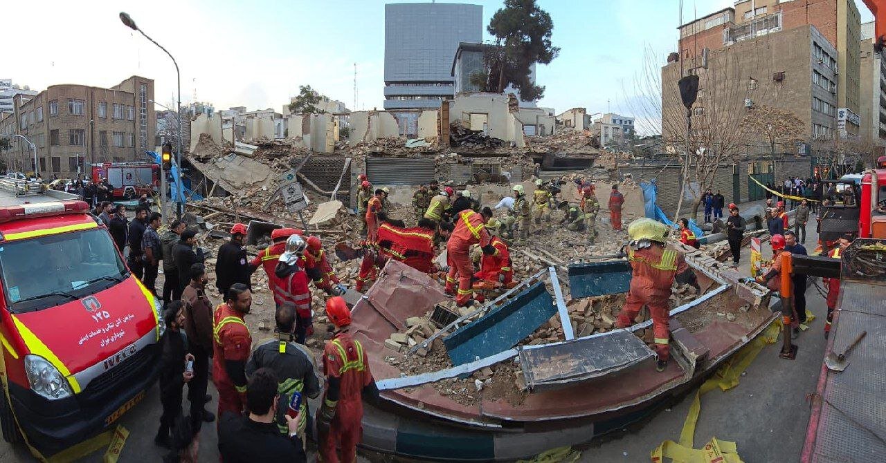 ساختمان تخریب شده در خیابان طالقانی