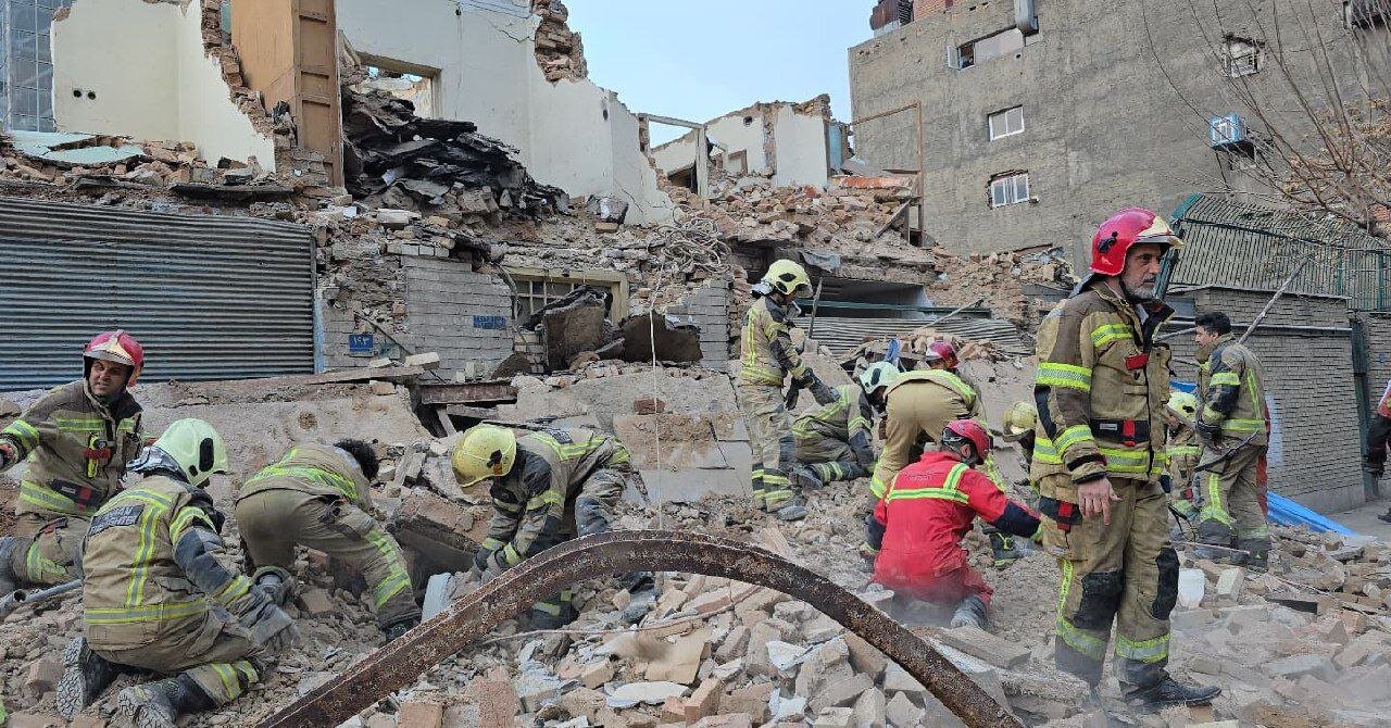 ساختمان تخریب شده در خیابان طالقانی