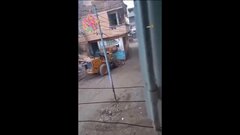 برادر بی‌معرفت لحظه افطار خانه برادرش را با لودر تخریب کرد! +ویدیو