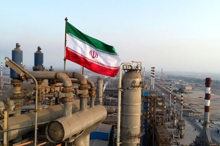 تحریم تنها دلیل مشکلات اقتصادی نیست/ دولت برای ناکارآمدی‌ها بهانه‌تراشی نکند!
