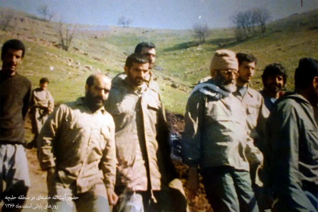 تصویری از رهبر انقلاب در زمان جنگ
