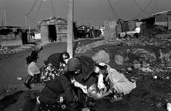 اولین دستور نوروزی بنیصدر در حلبی آباد صادرشد! +عکس