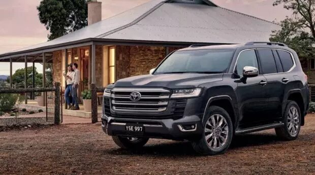 تویوتا لندکروزر