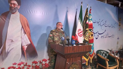 فرمانده ارتش خطاب به دشمنان: دست روی ماشه هستیم!