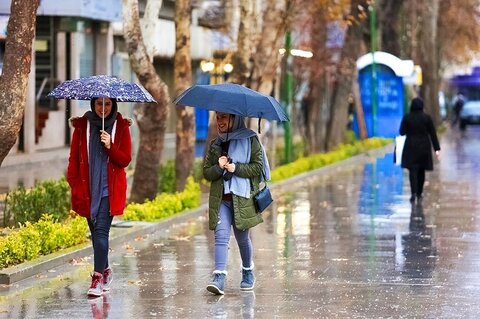 سه سامانه بارشی در راه تهران؛ بارش‌های سنگین بهاری در پایتخت آغاز شد