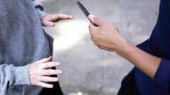 ویدیویی هولناک از گوشی‌قاپی در ترافیک تهران