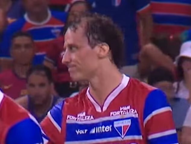 چهره جدید داوید لوئیز هواداران را شگفتزده کرد + عکس 2 تغییر چهره باورنکردنی ستاره فوتبال مردم را شوکه کرد +عکس