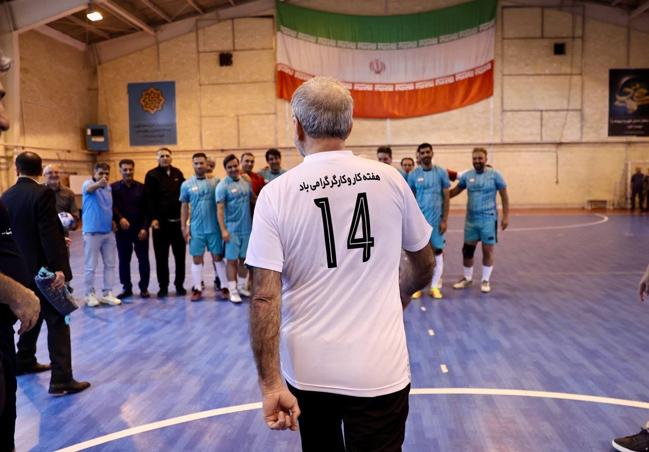 مسعود پزشکیان در برابر علی پروین پا به توپ شد +تصاویر