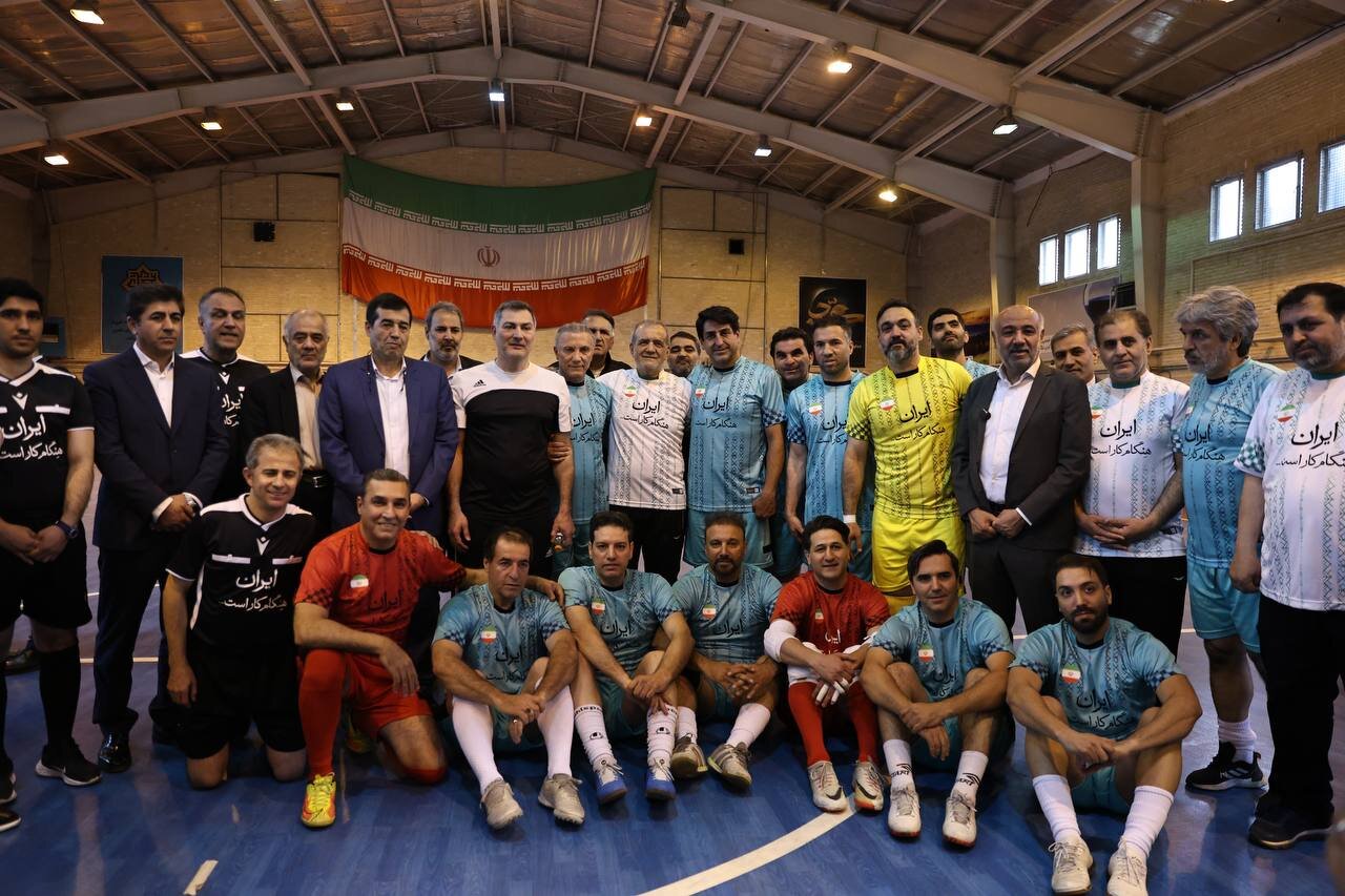 مسعود پزشکیان در برابر علی پروین پا به توپ شد +تصاویر