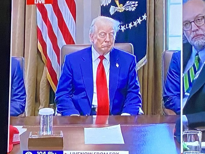 چرت‌زدن دوباره ترامپ در جشن ۱۰۰روزگی دولتش +ویدیو