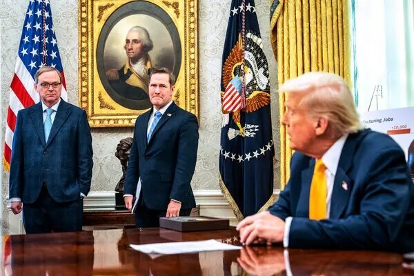 مایک والتز و دونالد ترامپ