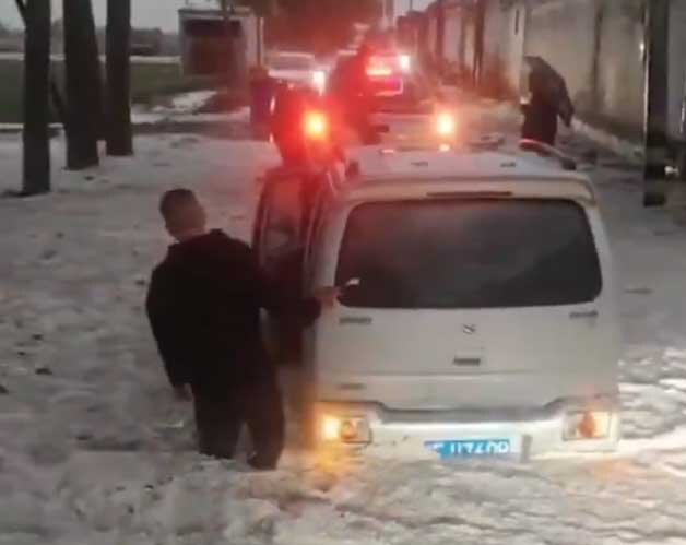 خودروها در دریای «تگرگ» دفن شدند! +ویدیو