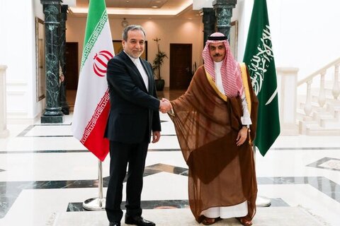 دیدار عراقچی و وزیر خارجه عربستان؛ روابط ایران و عربستان توسعه می‌یابد