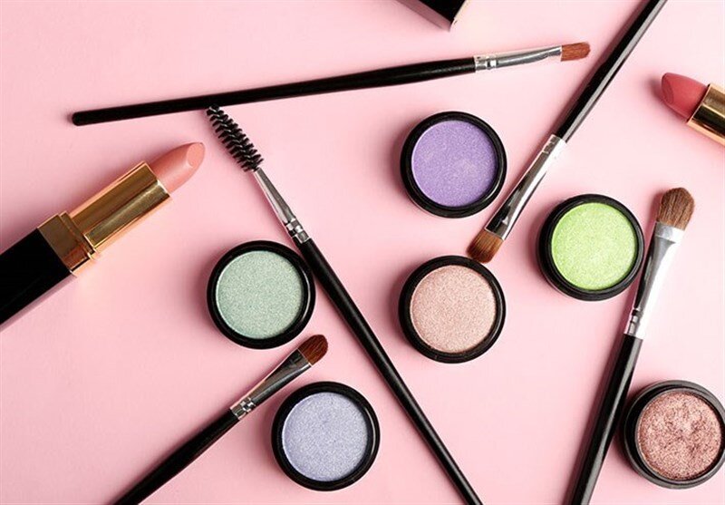 هشدار درباره لوازم آرایش مخصوص کودکان!