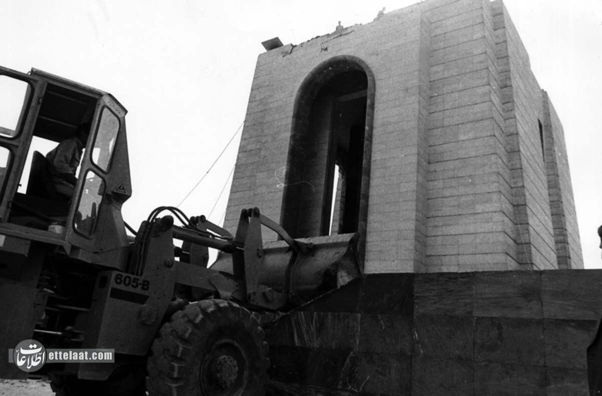 گزارش خواندنی از روزی که مقبره رضاشاه تخریب شد! +عکس