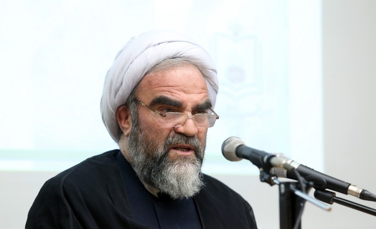 غرویان: درباره حجاب نباید به مردم فشار آورد/ فیلترینگ فایده‌ای ندارد!