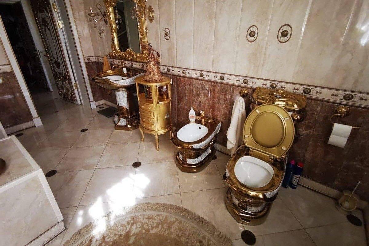 توالت طلای خانه رئیس پلیس راهنمایی و رانندگی خبرساز شد! +عکس