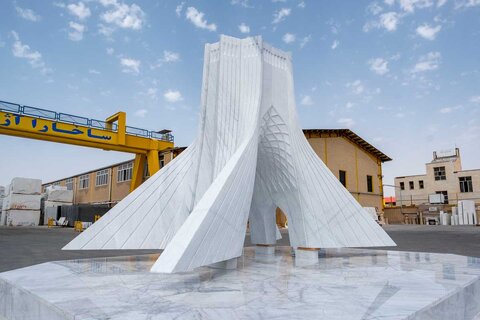 کوچکترین برج آزادی در دانشگاه هنرهای زیبا!