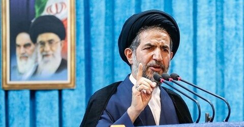 پاسخ قاطع امام جمعه تهران به ترامپ: درباره اقتصاد ایران چه می‌دانی؟