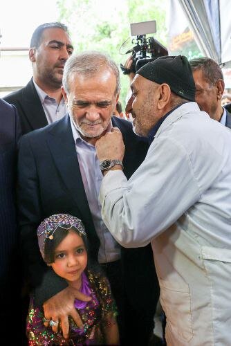 مسعود پزشکیان در بازار