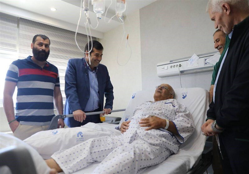 وزیر ورزش اسطوره استقلالیها را سورپرایز کرد +عکس