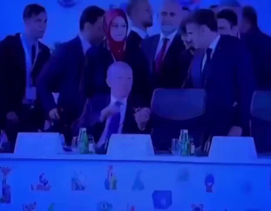 اردوغان انگشت ماکرون را گرفت و ول نکرد! +ویدیو