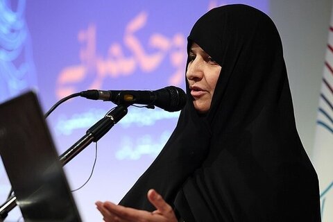 جمیله علم‌الهدی الگوی احمدی‌نژاد را دنبال می‌کند؟