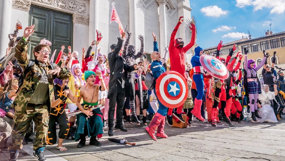 ویدیو| قهرمانان کتاب‌های مصور در ایتالیا به خیابان‌ها آمدند