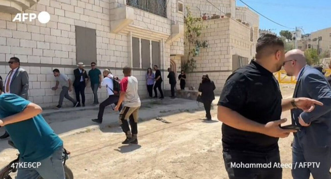 تیراندازی اسرائیلی‌ها به سوی دیپلمات‌ها در منطقه جنگی؟ +ویدیو