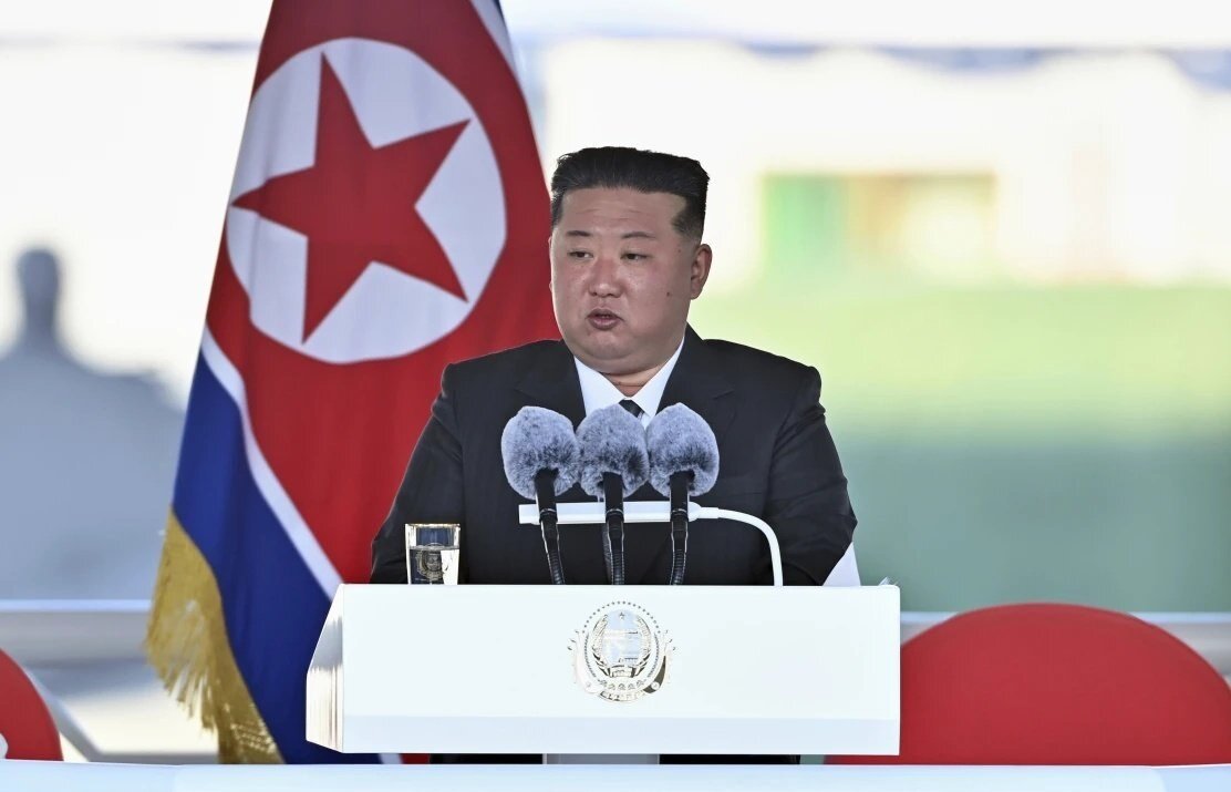 ناو جنگی ۵۰۰ میلیون دلاری جلوی چشمان رهبر کره شمالی نابود شد! +تصاویر