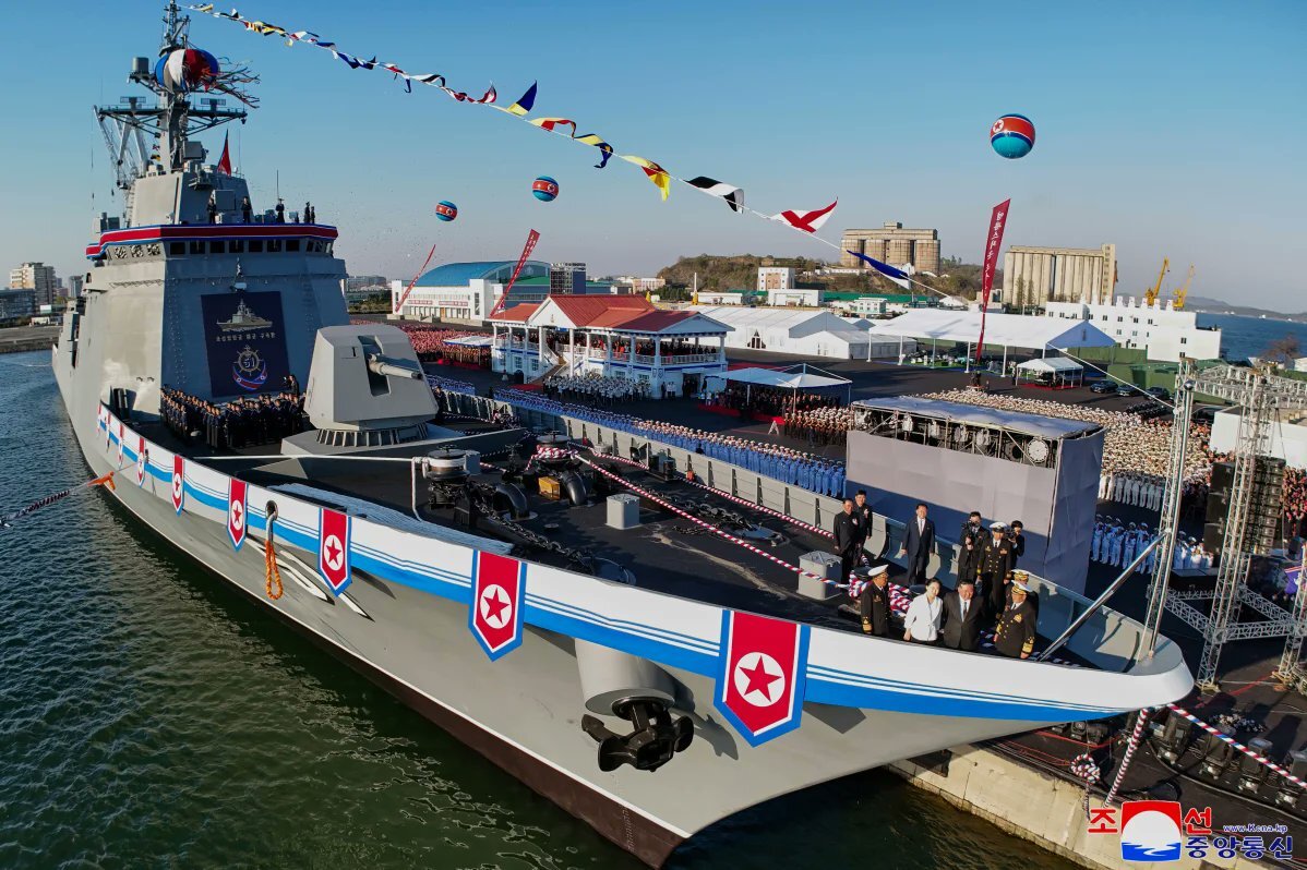 ناو جنگی ۵۰۰ میلیون دلاری جلوی چشمان رهبر کره شمالی نابود شد! +تصاویر