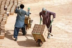 همه افغان‌ها را از ایران طرد نکنید