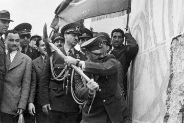 حمله رئیس ستاد ارتش با کلنگ به معبد بهائیان در تهران! +عکس‌