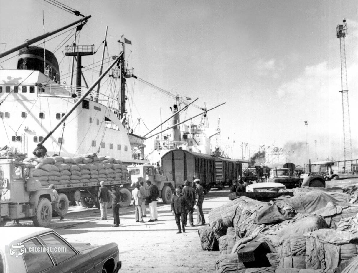 گزارش خواندنی و عکس‌های دیدنی از گمرک خرمشهر ۵۰ سال پیش!