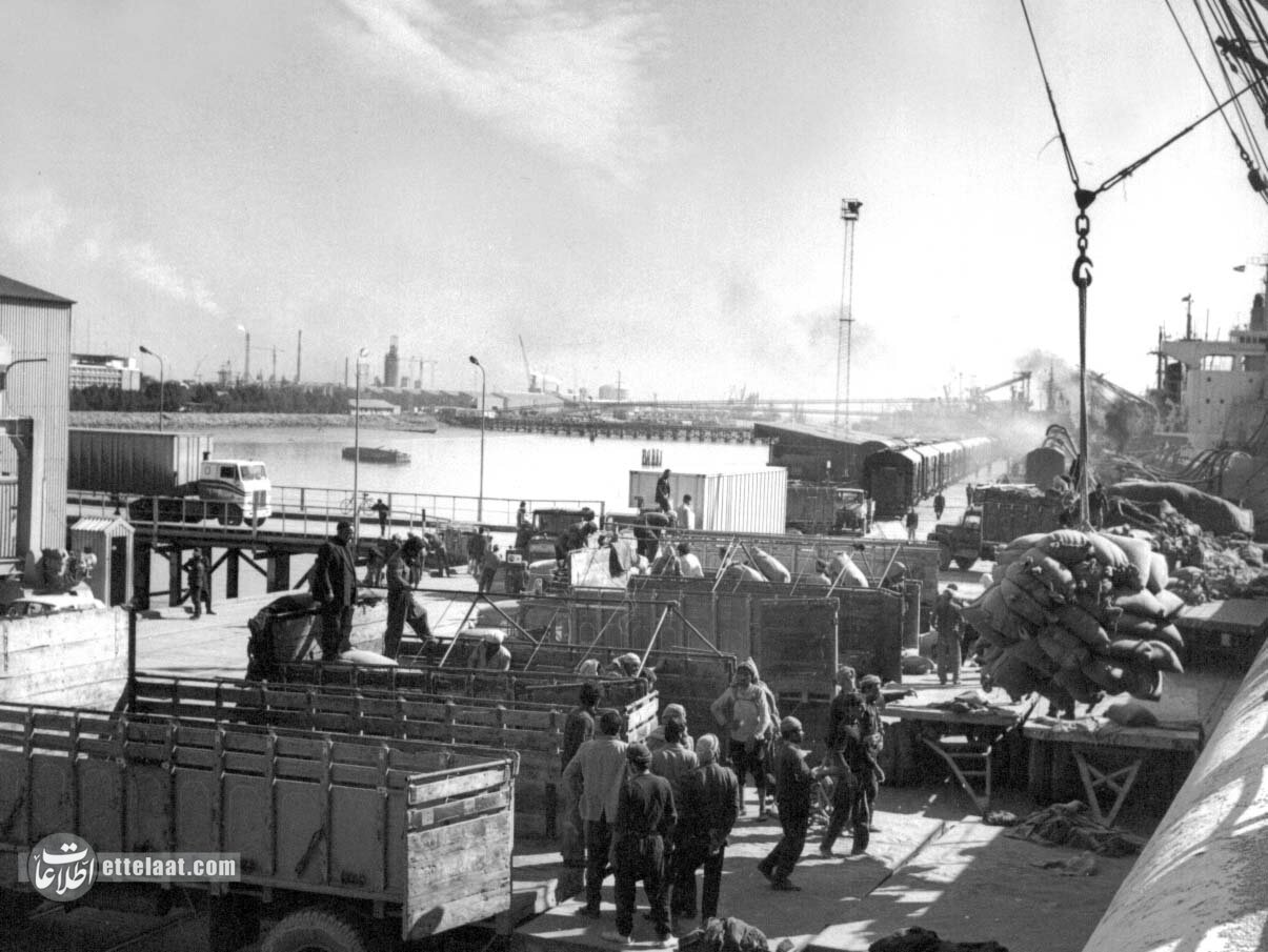 گزارش خواندنی و عکس‌های دیدنی از گمرک خرمشهر ۵۰ سال پیش!