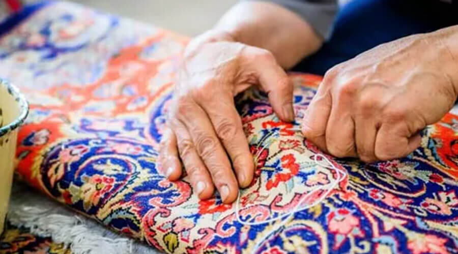 رفوگری فرش ایرانی؛ شمع این هنر رو به خاموشی است