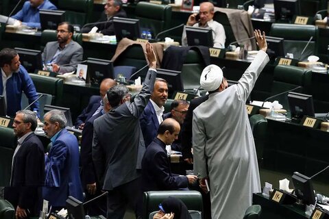 تندروها نگذاشتند آب خوش از گلوی پزشکیان پایین برود