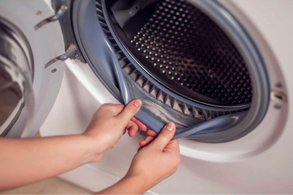 تمیز کردن لاستیک دور درب ماشین لباسشویی