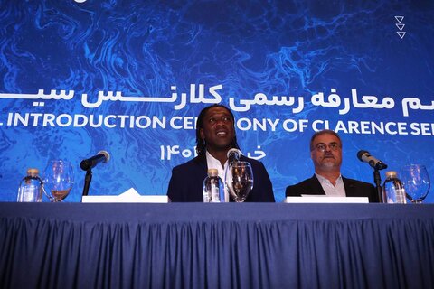 اولین تصاویر از امضای قرارداد سیدورف با استقلال منتشر شد