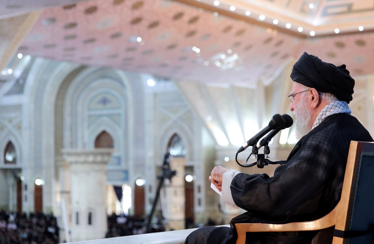 رهبر انقلاب: بدون غنی‌سازی حتی داشتن ۱۰۰ نیروگاه هسته‌ای به دردی نمی‌خورد