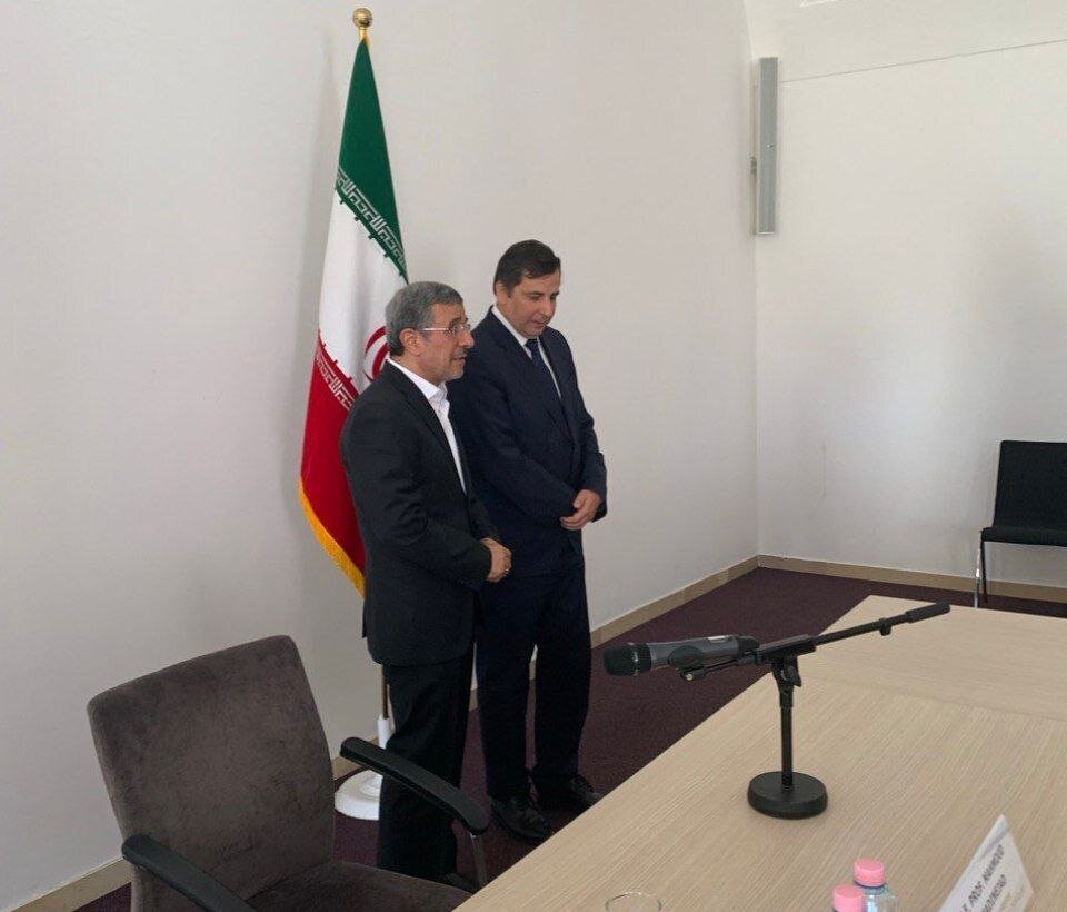 محمود احمدی نژاد در مجارستان