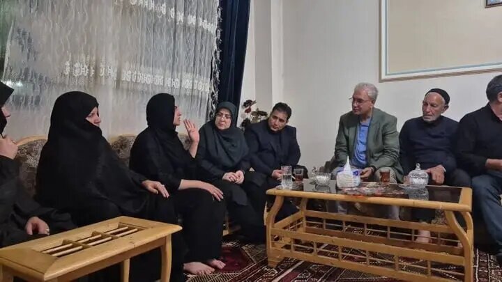 فاطمه مهاجرانی و علی ربیعی در منزل الهه حسین نژاد