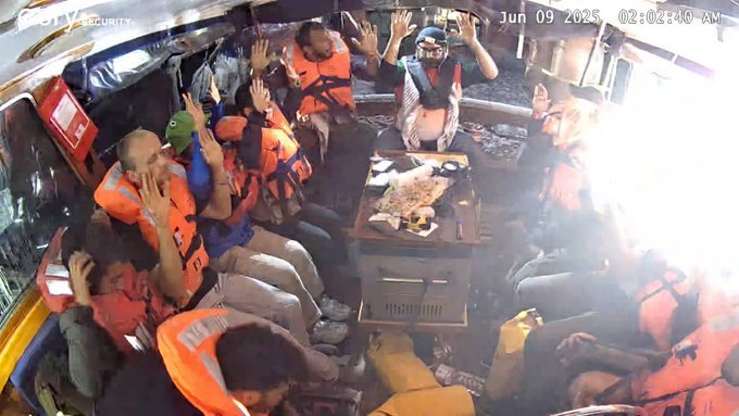 اسرائیل کشتی مدلین را توقیف و سرنشینان را بازداشت کرد! +ویدیو