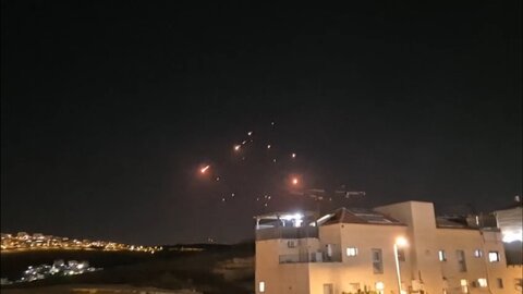 فوری| اولین ویدیو از بارش موشک‌های ایرانی بر سر حیفا